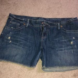 Jean shorts distressed